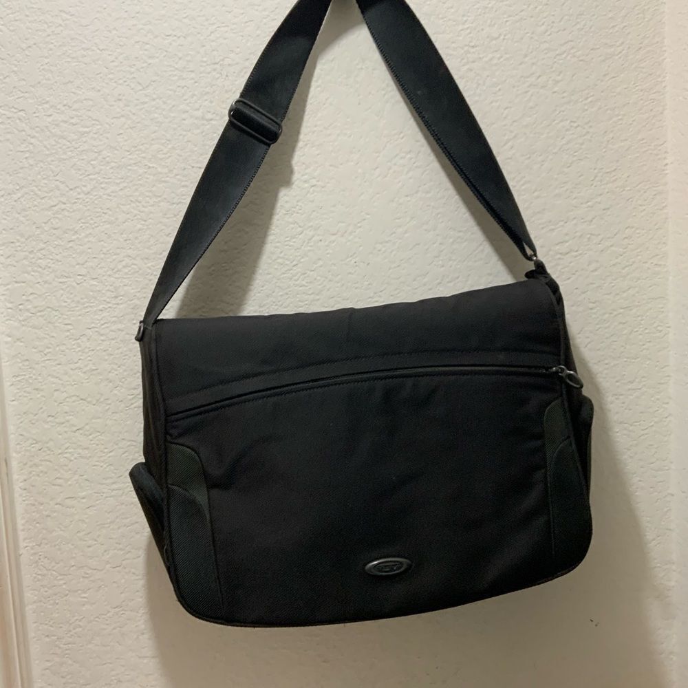 TUMI Crossbody Messenger Laptop Bag  Flap 6507 D Black nylon